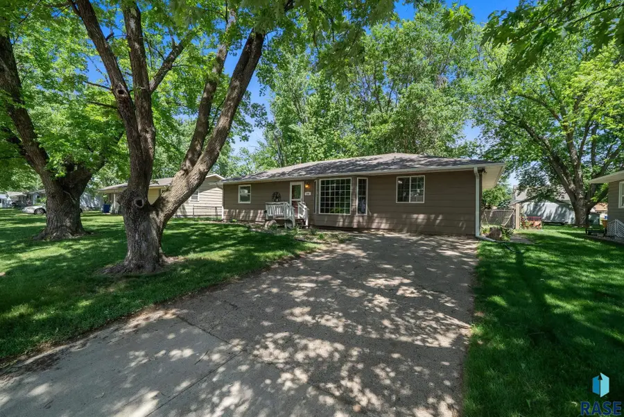 204 N Maple St, Viborg, SD 57070 - #2