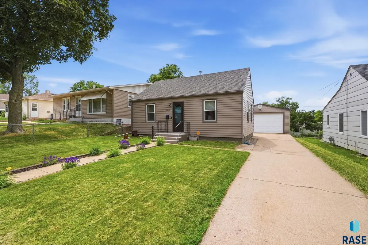 601 S Lyndale Ave, Sioux Falls, SD 57104 - #1