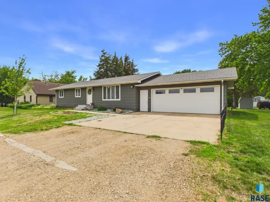 431 Dakota St, Chancellor, SD 57015 - #2