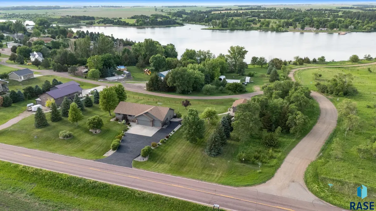 45132 262nd St, Canistota, SD 57012 - #1
