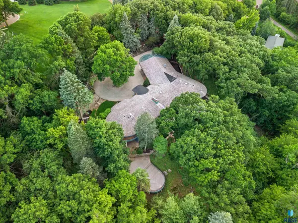 205 E Deer Haven Pl, Sioux Falls, SD 57105