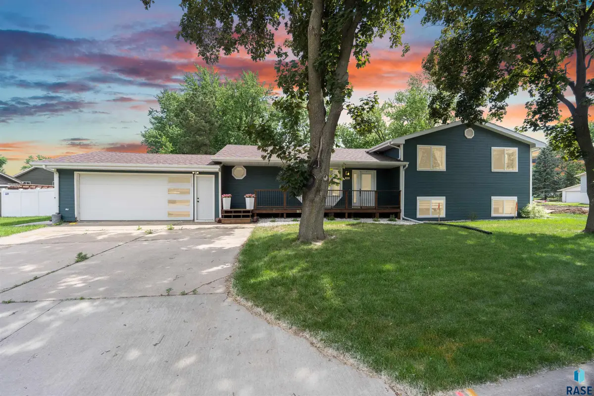 1501 E Sylvan Cir, Brandon, SD 57005 - #1