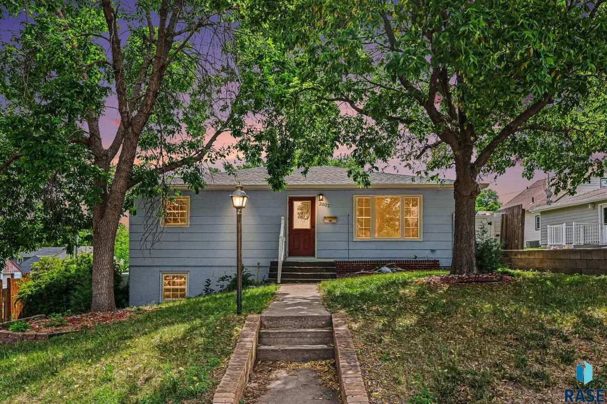 2002 Cedar St, Yankton, SD 57078 - #1