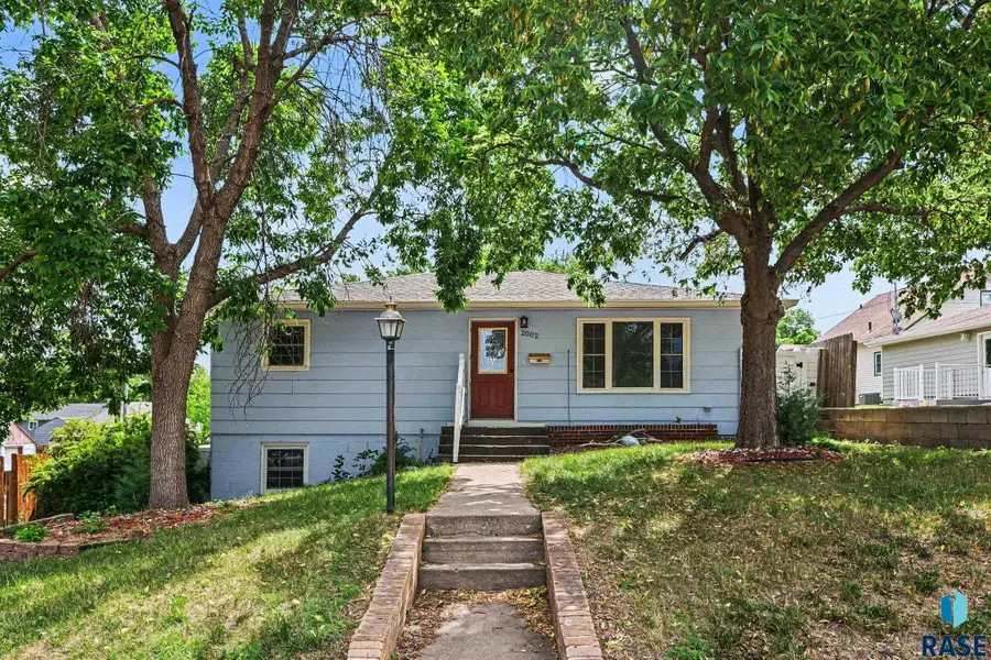 2002 Cedar St, Yankton, SD 57078 - #2