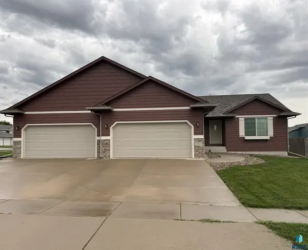 2913 S Grinnell Ave, Sioux Falls, SD 57106