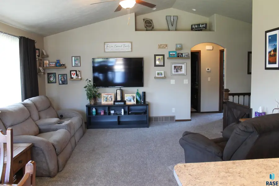 2913 S Grinnell Ave, Sioux Falls, SD 57106 - #3