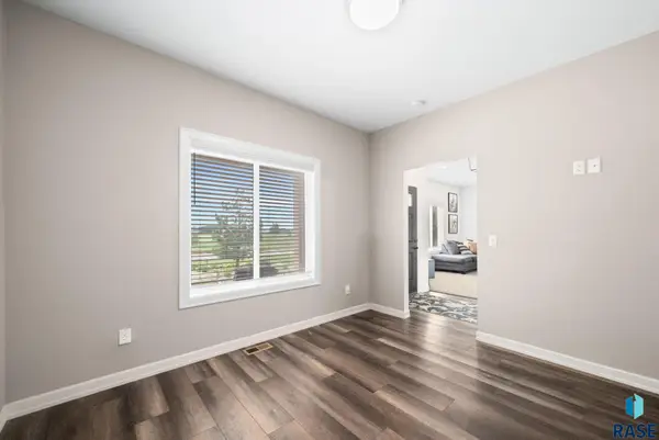 27186 Willow View Cir, Harrisburg, SD 57032