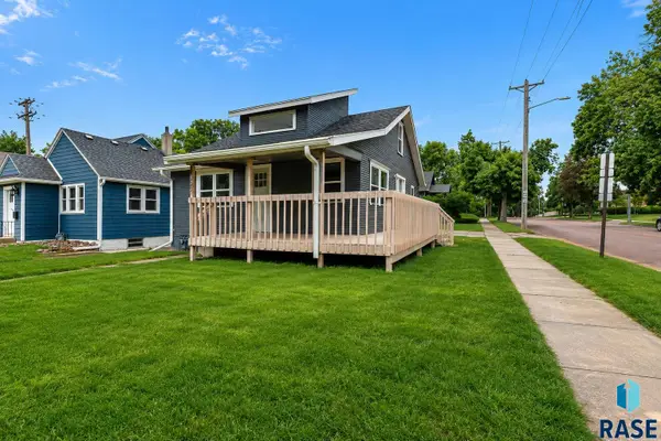 823 W 22nd St W, Sioux Falls, SD 57105