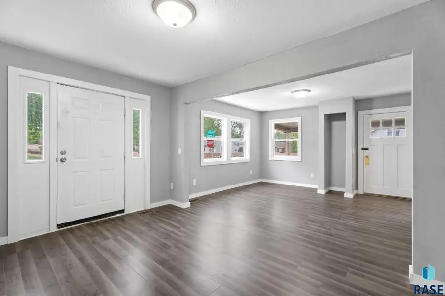823 W 22nd St, Sioux Falls, SD 57105 - #3