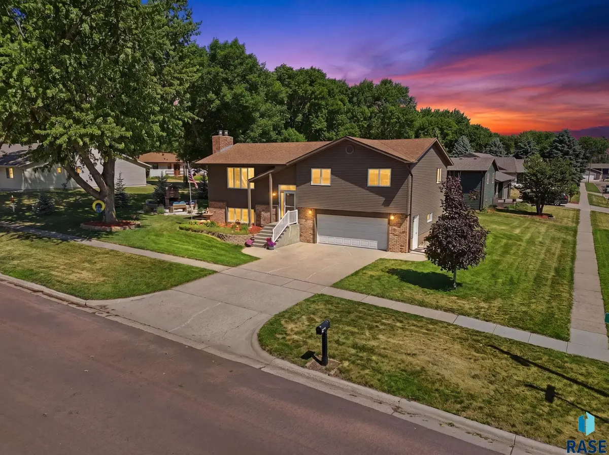 904 E 11th St, Dell Rapids, SD 57022 - #1