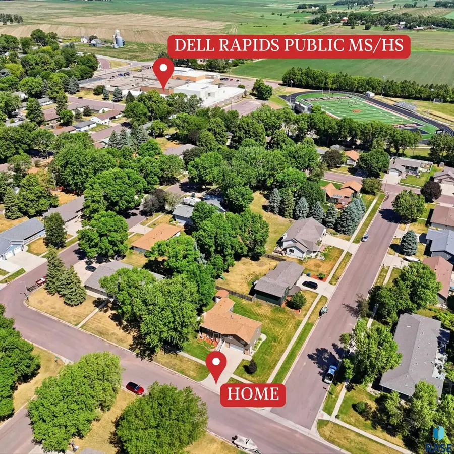 904 E 11th St, Dell Rapids, SD 57022 - #2