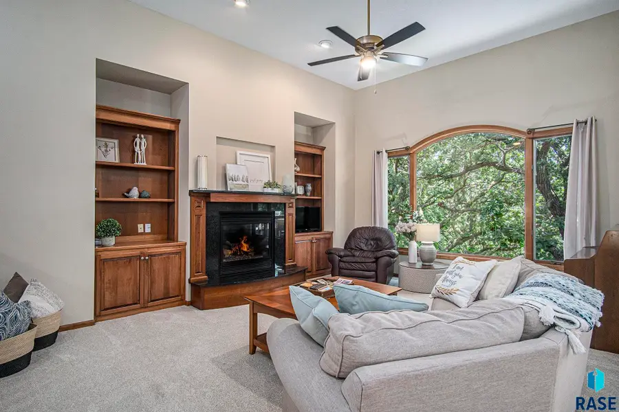 10 E Big Sky Pl, Sioux Falls, SD 57110 - #2
