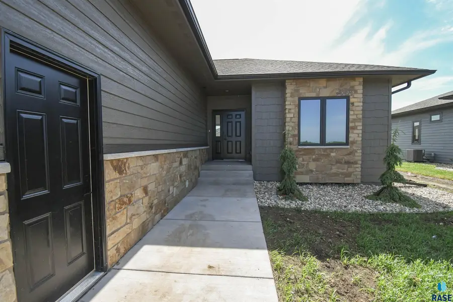 818 Almond Ave, Harrisburg, SD 57032 - #2