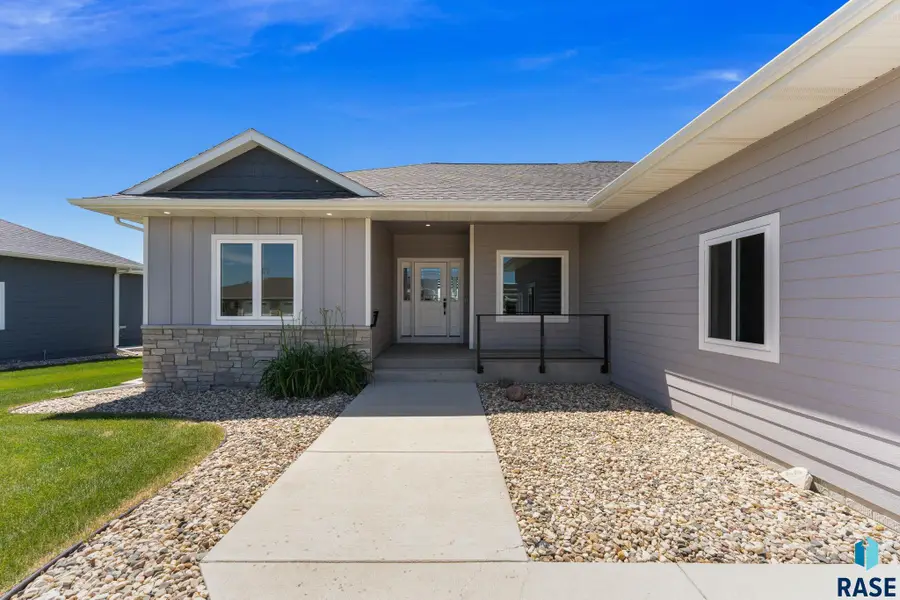 113 Central Park Ct, Harrisburg, SD 57032 - #2