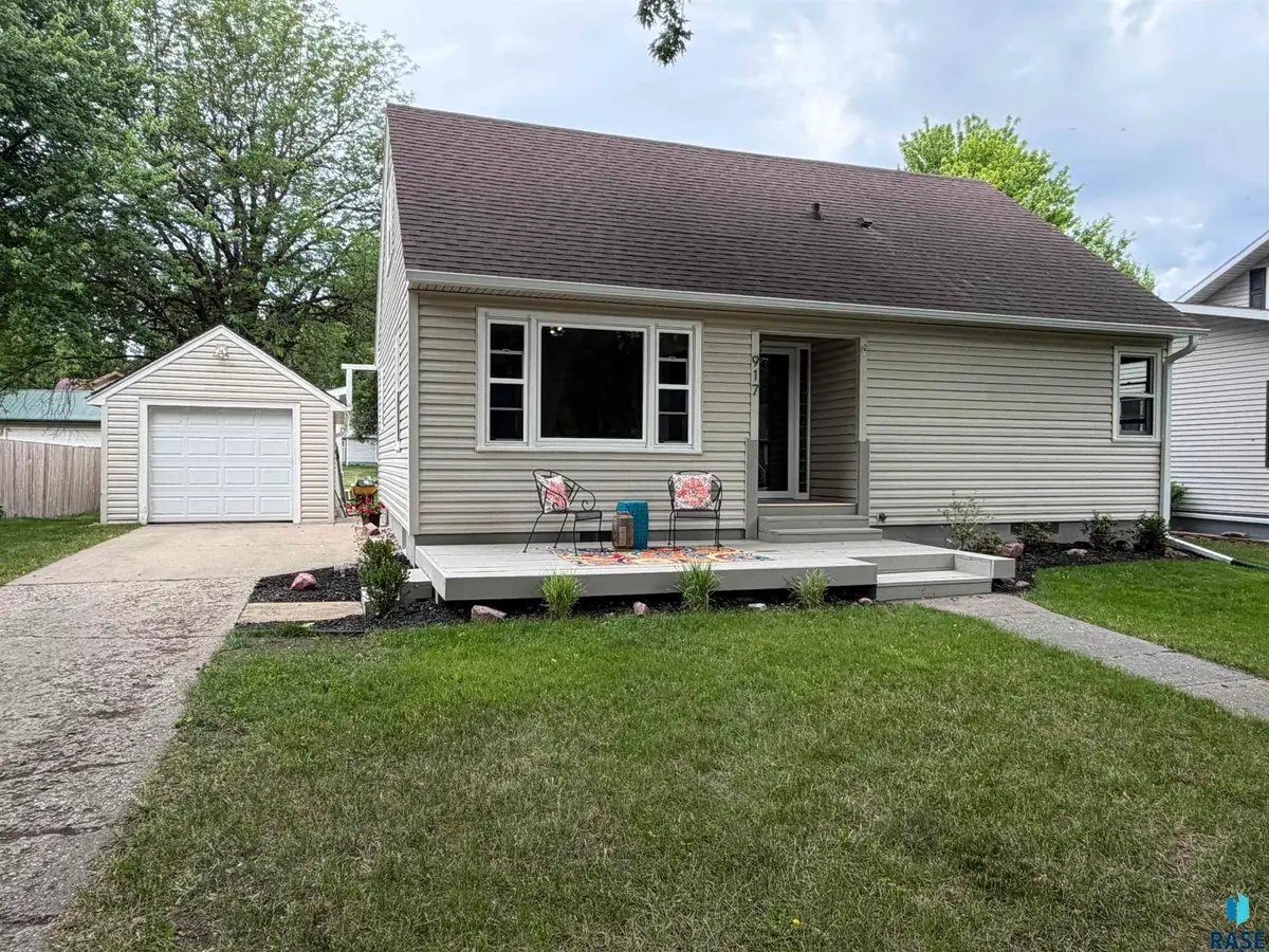 917 N Mckenzie St, Luverne, MN 56156 - #1