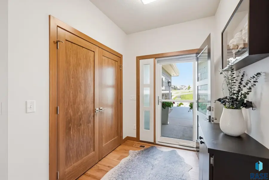 112 N Piper Dr, Sioux Falls, SD 57110 - #2