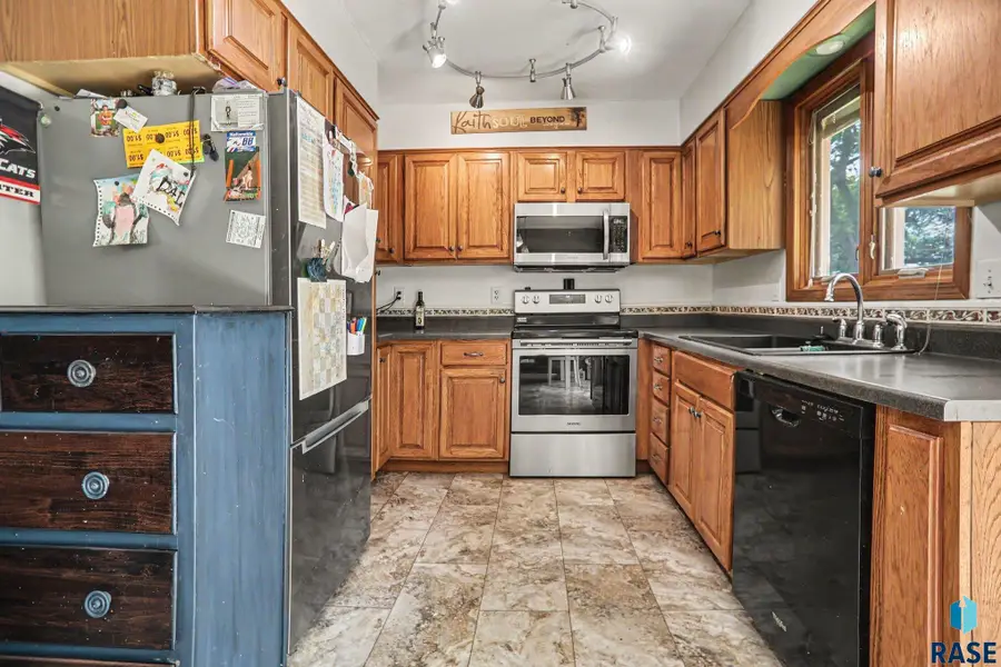 916 S Patrician Ct, Brandon, SD 57005 - #2