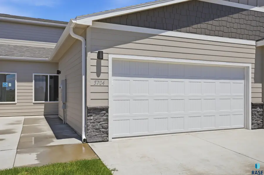 5704 E Marley Pl, Sioux Falls, SD 57108 - #3
