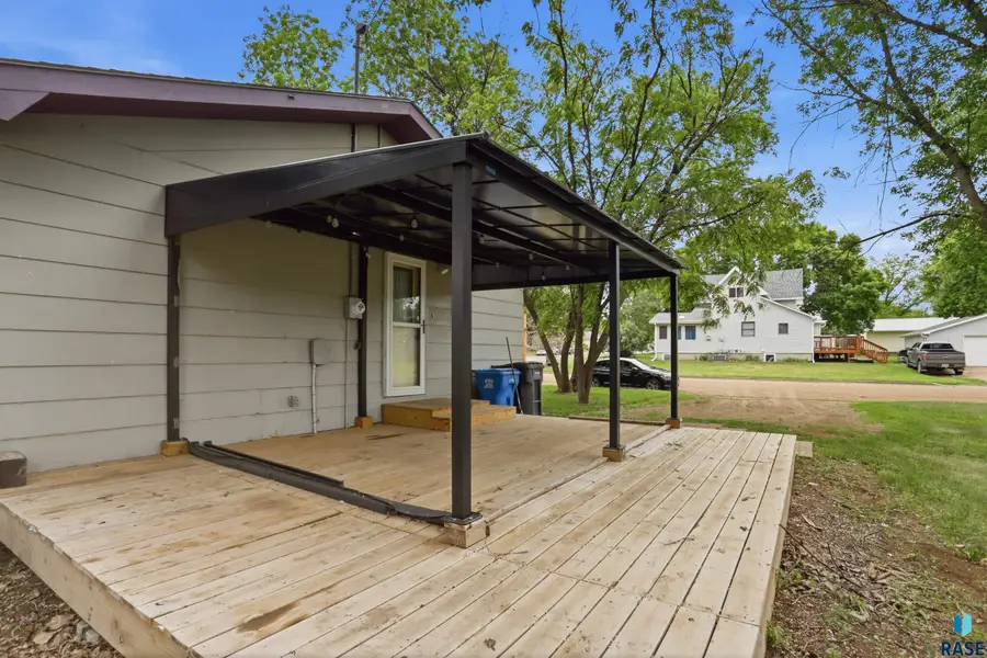 401 W Jefferson Ave, Salem, SD 57058 - #3