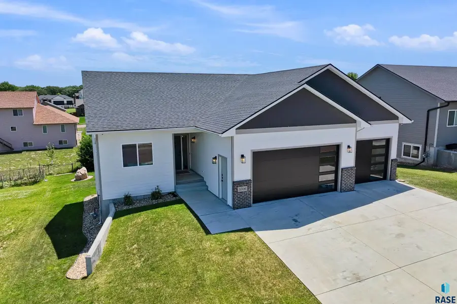 1006 N Archer Dr, Sioux Falls, SD 57103 - #3