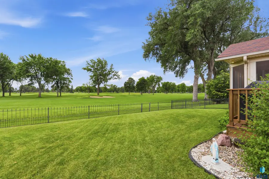 4001 W Newcomb St, Sioux Falls, SD 57106 - #3