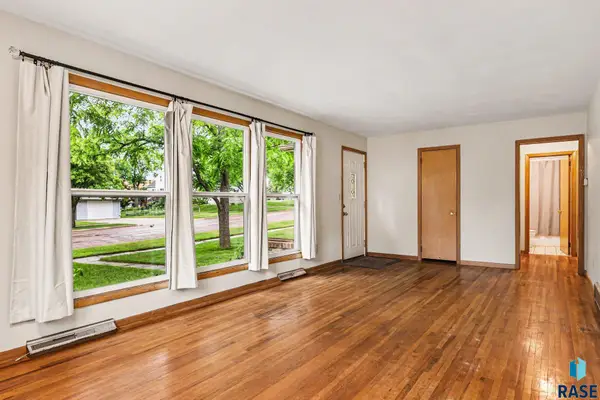 712 N Summit Ave, Madison, SD 57042