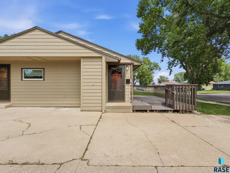 1421 N Lincoln Ave, Sioux Falls, SD 57104 - #2