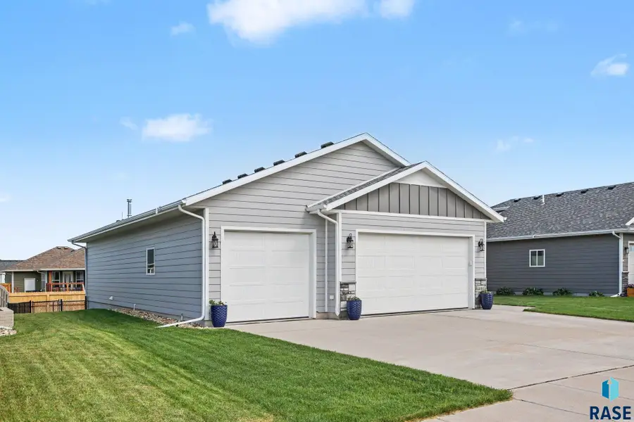 4004 S Infield Ave, Sioux Falls, SD 57110 - #2