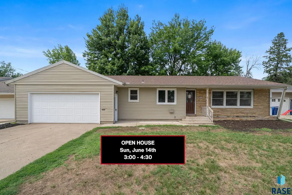 805 N Dakota St, Canton, SD 57013 - #1
