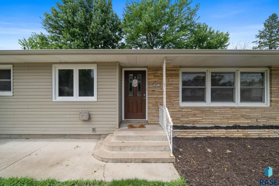 805 N Dakota St, Canton, SD 57013 - #3