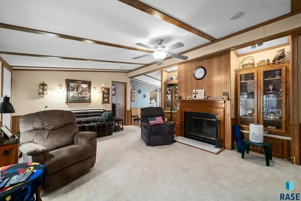 6001 W Tanager Pl, Sioux Falls, SD 57107
