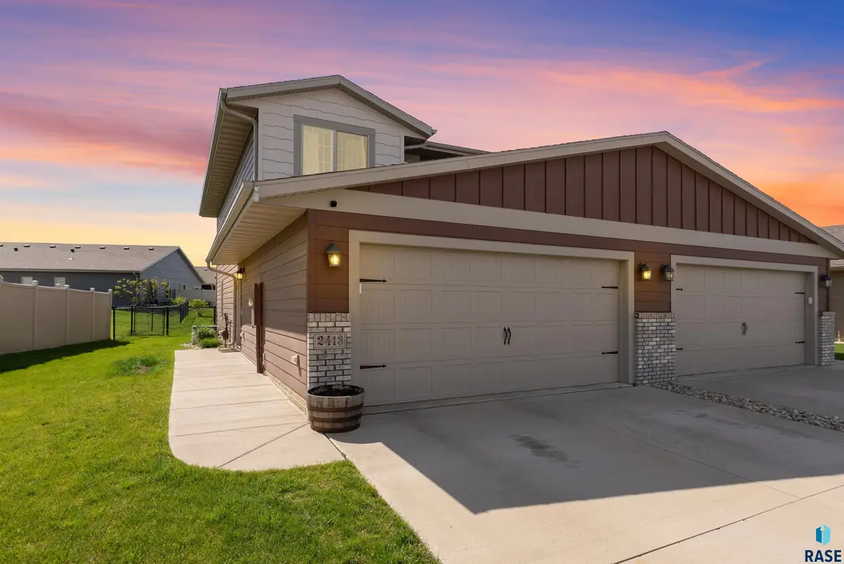 2413 S Ronsiek Ave, Sioux Falls, SD 57106 - #1