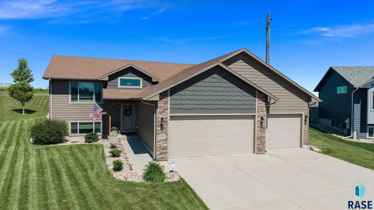1101 N Brennan Ct, Sioux Falls, SD 57110 - #1
