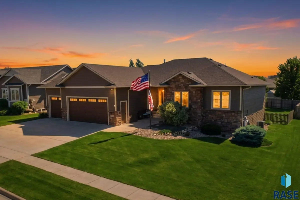 2405 S Durango Cir, Sioux Falls, SD 57110 - #1