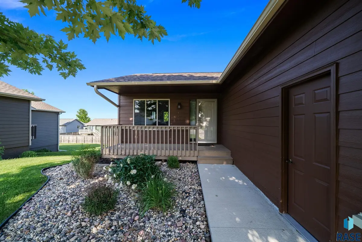 808 Whitewood Ave, Sioux Falls, SD 57106 - #1