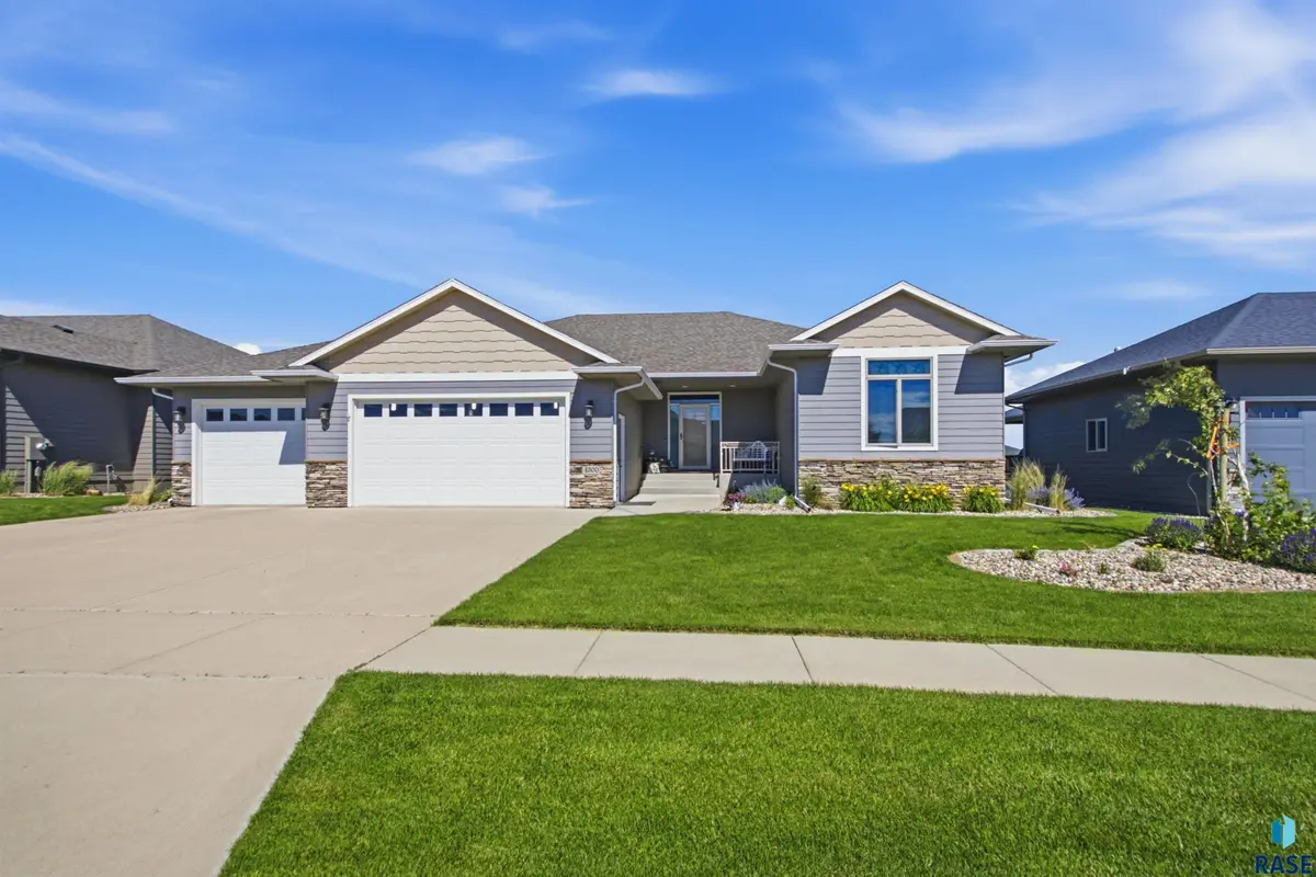 4300 S Safflower Ave, Sioux Falls, SD 57110 - #1