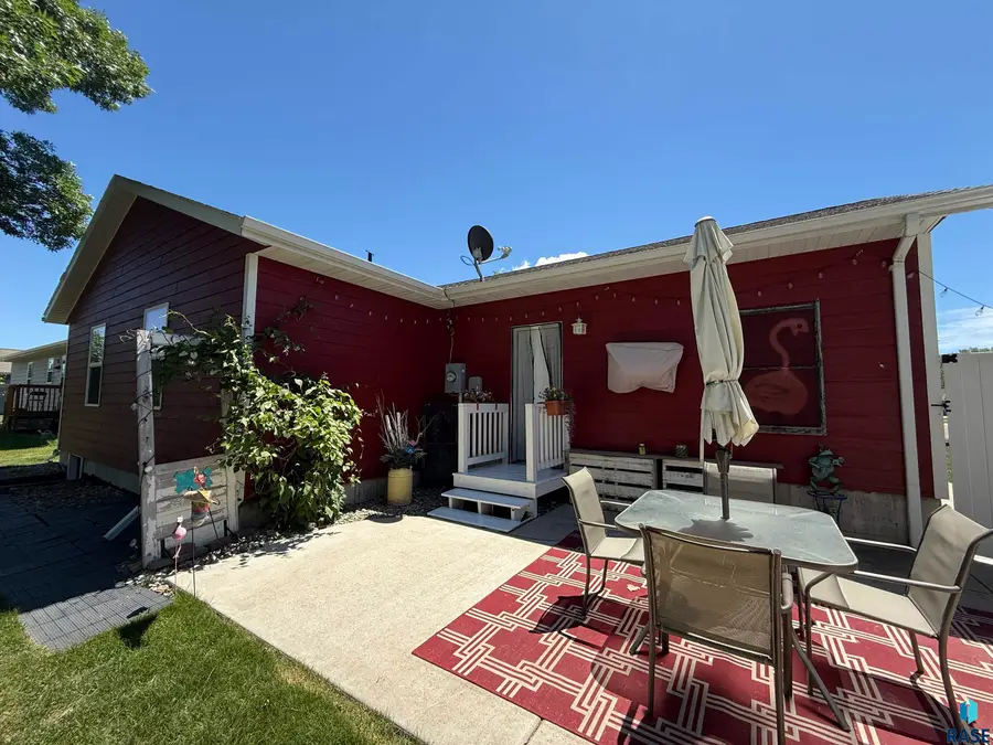 1129 Pactola Cv, Brookings, SD 57006 - #2