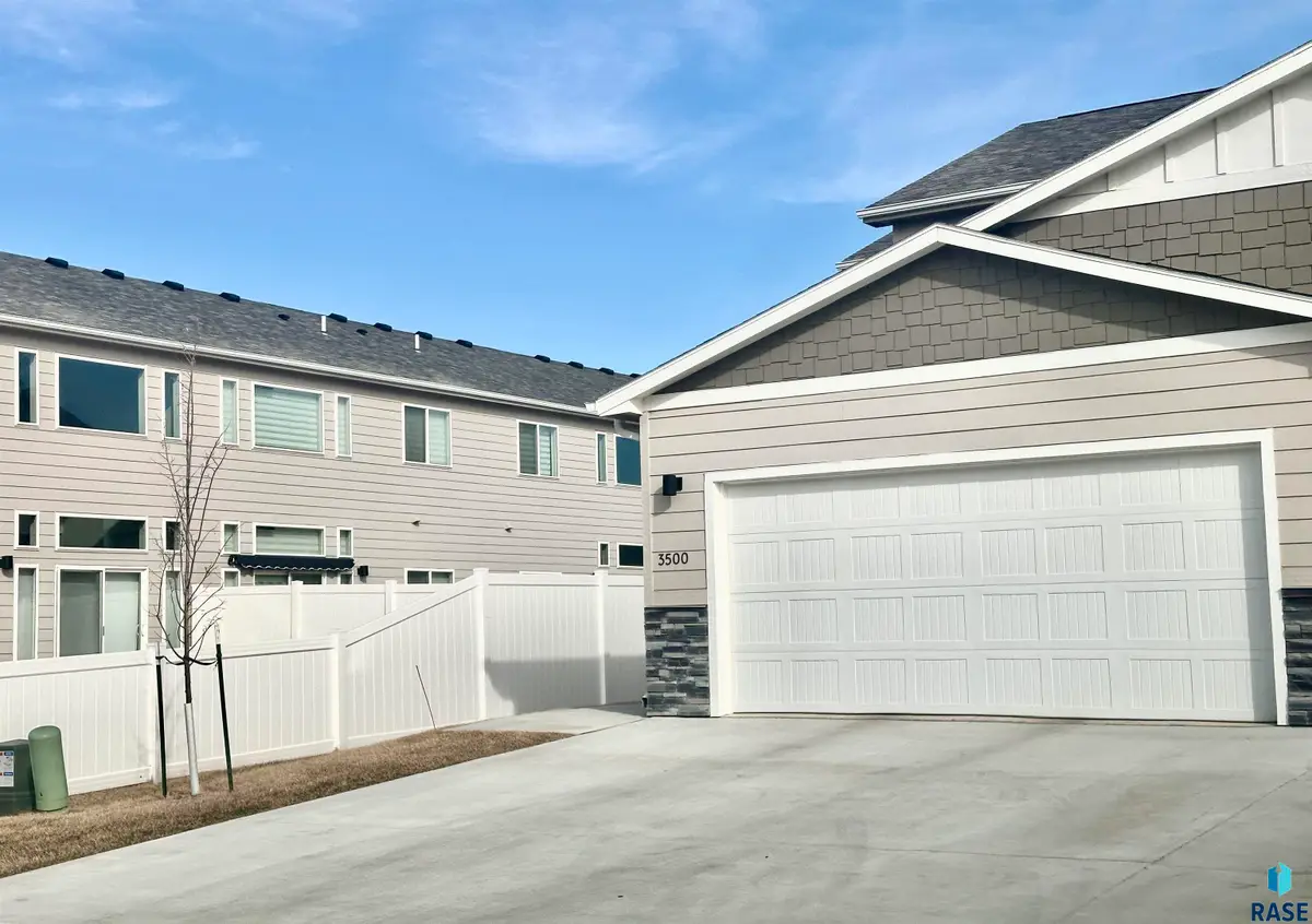 3500 S Chalice Pl, Sioux Falls, SD 57106 - #1