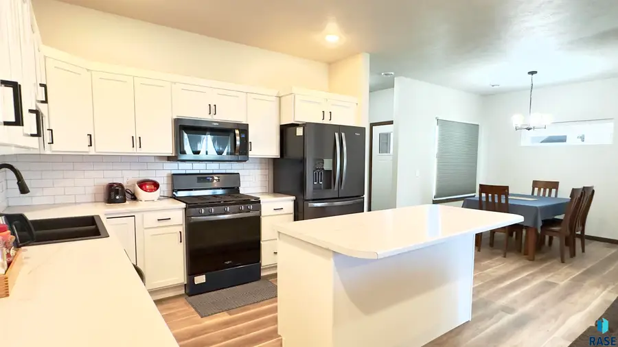 3500 S Chalice Pl, Sioux Falls, SD 57106 - #3