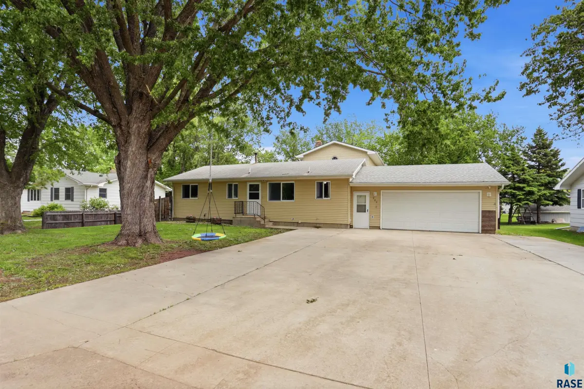 704 S Albert St, Freeman, SD 57029 - #1