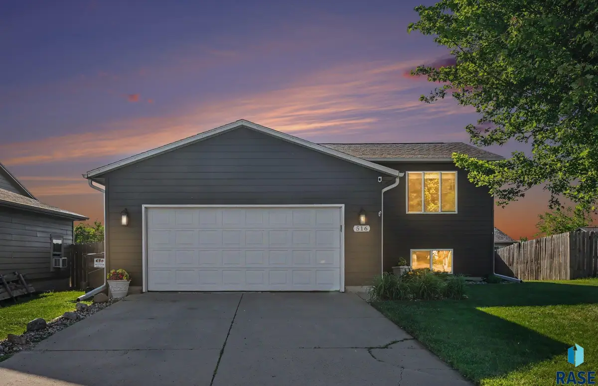 516 S Wheatland Ave, Sioux Falls, SD 57106 - #1