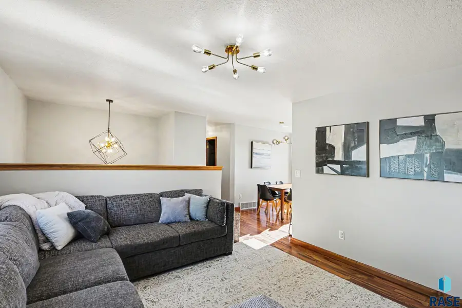 516 S Wheatland Ave, Sioux Falls, SD 57106 - #3
