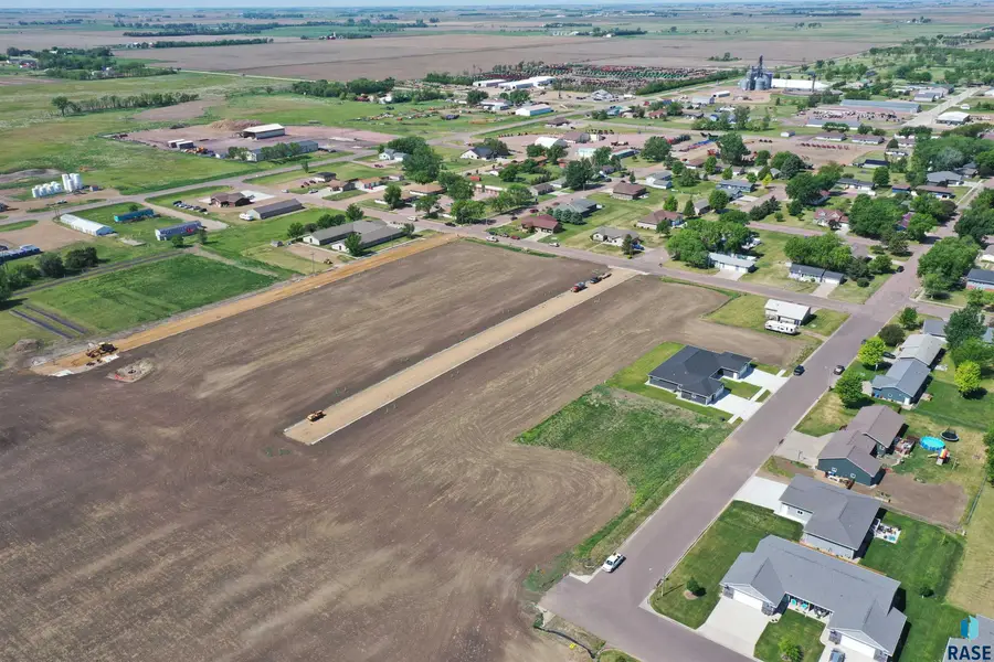 207 Colonial Dr, Salem, SD 57058 - #3