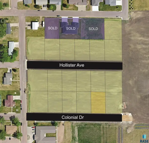 208 Colonial Dr, Salem, SD 57058