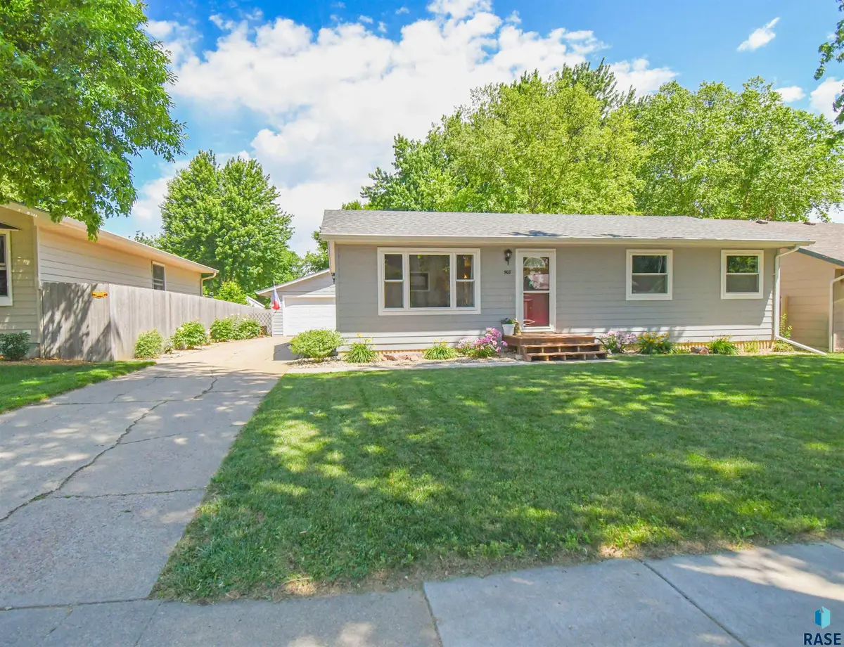 5108 E 17th St, Sioux Falls, SD 57110 - #1