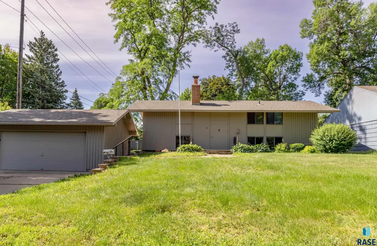 713 29th St St, Sioux Falls, SD 57105 - #1