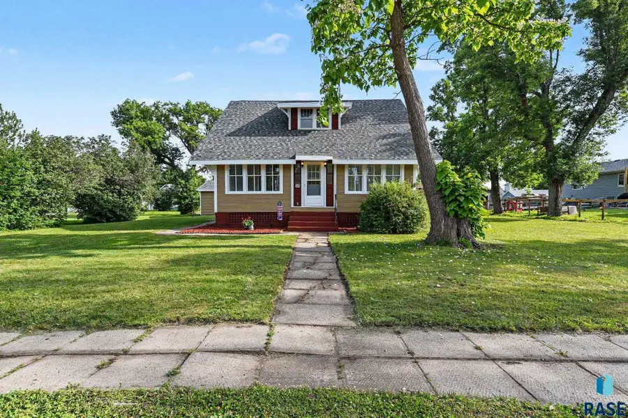 130 W 4th St, Ramona, SD 57054 - #2