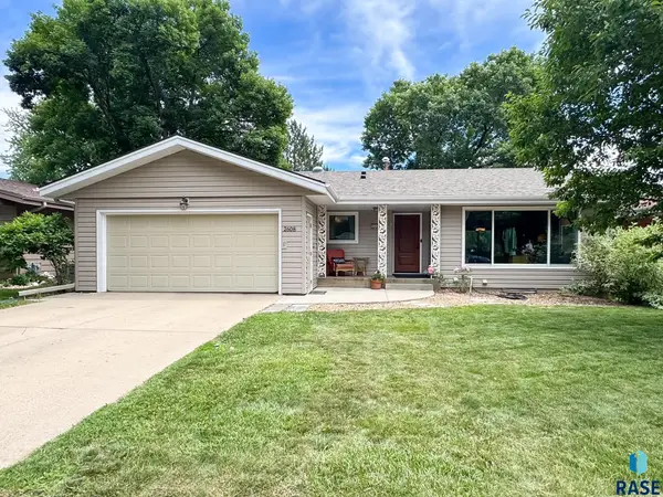 2608 S Glendale Ave, Sioux Falls, SD 57105