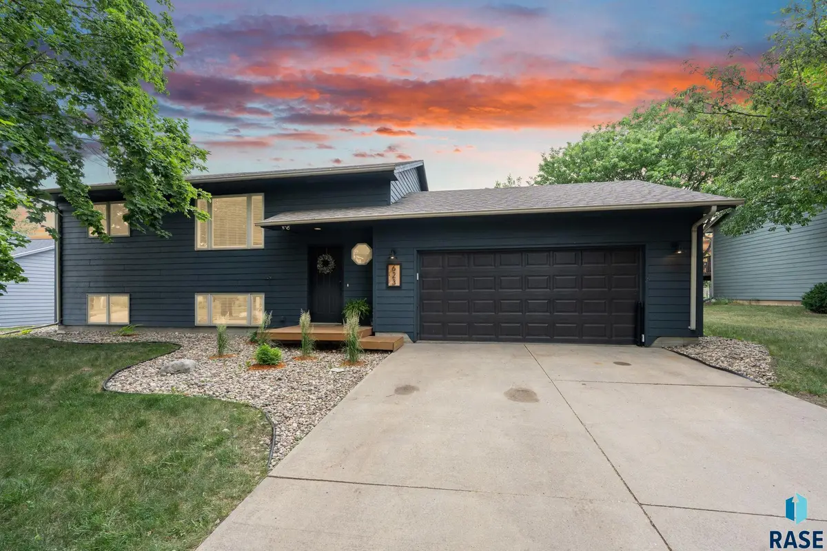 623 Hickory Ln, Harrisburg, SD 57032 - #1