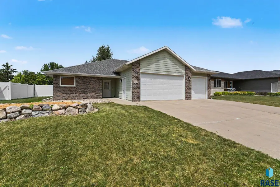 828 E 70th St, Sioux Falls, SD 57108 - #2